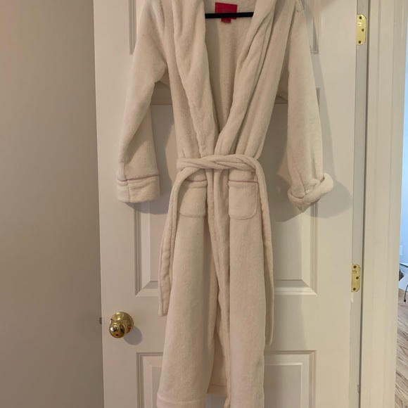 White Victoria Secrets Robe - Picture 4 of 8